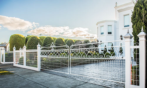 Woven wire fence with inset Darebin woven wire gate and gate motors